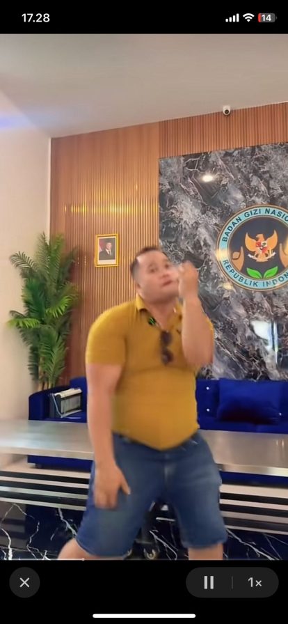 Viralnya video seorang pria berjoget di dapur fasilitas Satuan Pelayanan Pemenuhan Gizi (SPPG) berujung pada tindakan tegas. Badan Gizi Nasional (BGN) menghentikan sementara operasional dapur tersebut setelah menemukan pelanggaran standar operasional.